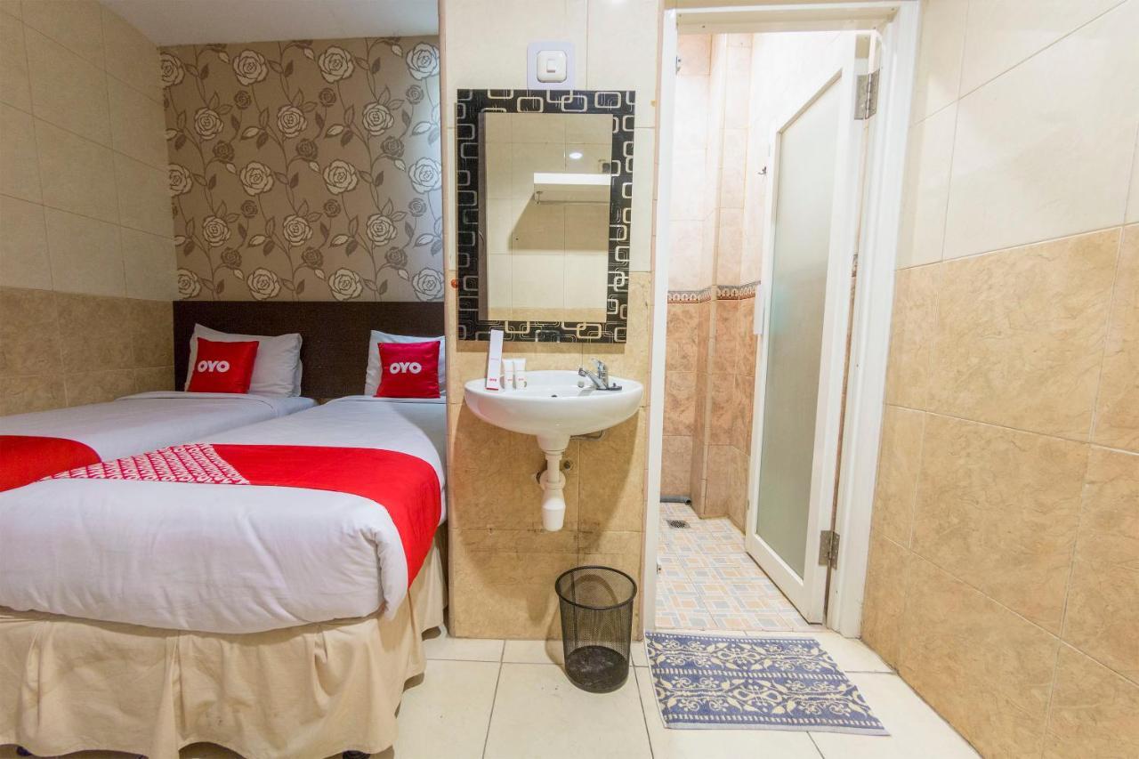 Oyo 1702 Harmoni Hotel Makassar